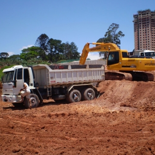 Transporte de Terra e Materiais Grupo Construtor Terraplenagem